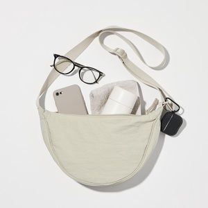 Uniqlo round shoulder bag - natural
